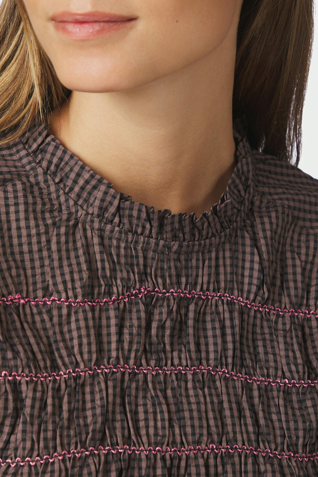 Oliana Check bluse med pufærmer – Dusty Brown